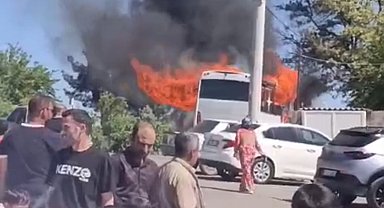 Şanlıurfa'da tur otobüsü alev alev yandı