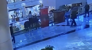 Sarıyer'de AVM'de çanta çalan 10 yaşındaki çocuk yakalandı: 92 suç kaydı çıktı