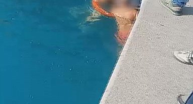 Sarıyer'de denizde baygınlık geçiren kadının kurtarılma anı kamerada