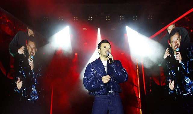 Şarkıcı Buray, Eskişehir Kültür Yolu Festivali'nde sahneye çıktı