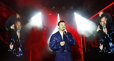 Şarkıcı Buray, Eskişehir Kültür Yolu Festivali'nde sahneye çıktı