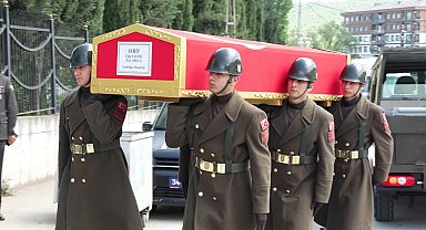 Şehit askerin cenazesi, ailesinin isteği üzerine 14 yıl sonra Tokat'tan İstanbul'a nakledildi