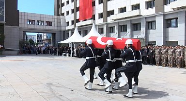 Şehit polis memuru Aydın Üyenarık için İstanbul Emniyet Müdürlüğü'nde tören