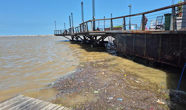 Şiddetli yağış sonrası Zonguldak'ta denizin rengi değişti