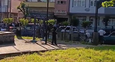 Sokak ortasında tabanca ile vurulan kadın, berber dükkanına sığındı