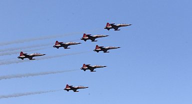 SOLOTÜRK ve Türk Yıldızları'ndan Samsun'da prova uçuşu
