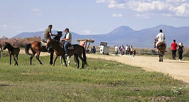 Sultan Sazlığı Milli Parkı'na bayramda ziyaretçi akını