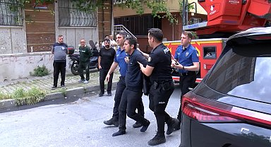Sultangazi'de annesini rehin alan şüpheli abisinin ihbarıyla gözaltına alındı