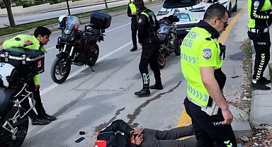 Şüphe üzerine durdurulan motosiklet sürücüsünün üzerinde 1.5 kilogram esrar ele geçirildi