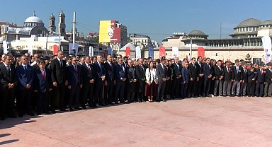 Taksim'de 19 Mayıs Atatürk'ü Anma Gençlik ve Spor Bayramı töreni