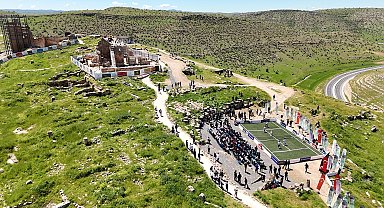 Tarihi Zerzevan Kalesi'nde, 2'nci Zerzevan Cup Tenis Turnuvası'nın lansmanı düzenlendi