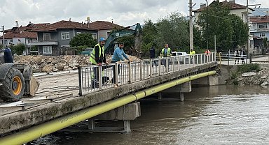 Taşkın riskine karşı Turhal'da köprüler sökülüyor