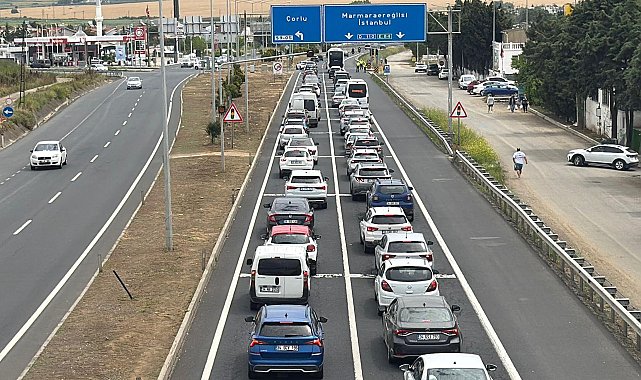 Tatilin son gününde Tekirdağ-İstanbul kara yolunda araç yoğunluğu