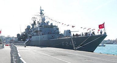 TCG Fatih, Sarayburnu Limanı'nda ziyarete açıldı