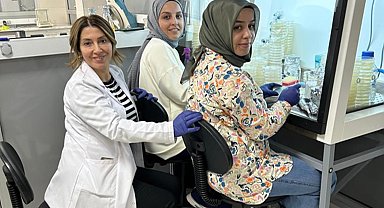Tekstilde sentetik boyalara alternatif bakterilerden doğal renk üretildi