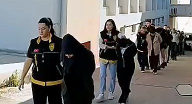 Telefonda kendilerini kamu görevlisi olarak tanıtıp, 14 milyon lira dolandıran çete çökertildi