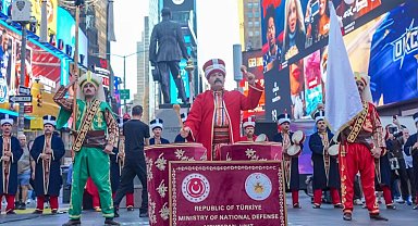 Times Meydanı'nda 'Mehter' gösterisi