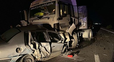 TIR ile çarpışan otomobildeki çift öldü