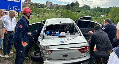 TIR, otomobille çarpıştıktan sonra devrildi: 6 yaralı