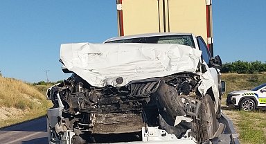 TIR'la çarpışan otomobildeki anne ve kızı öldü, baba ağır yaralı