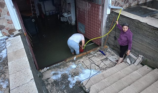 Tokat'ta sağanak ve dolu yağışı: Ev ve iş yerlerini su bastı