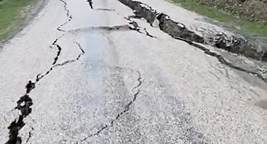 Tokat'ta sağanak yağış sonrası yol çöktü