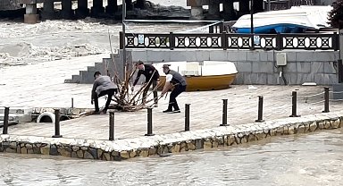 Tokat'ta tarım arazilerinin sular altında kaldığı anlar dronla görüntülendi
