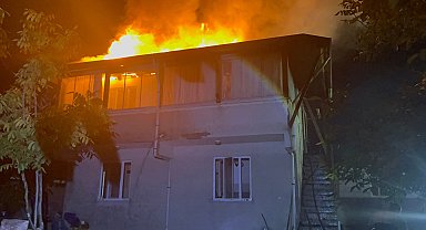 Tosya'da iki katlı evde yangın