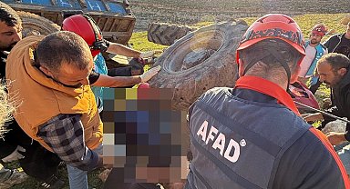 Traktörün altında kalan kuzenler öldü