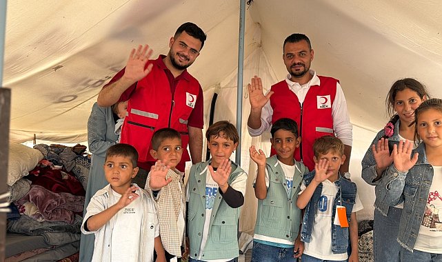 Türk Kızılay'dan Gazzeli çocuklara bayramlık kıyafet yardımı