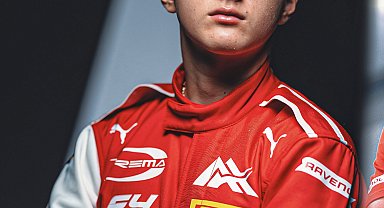 Türkiye'nin tek Formula Pilotu Alp Hasan Aksoy'un F4 serüveni başlıyor