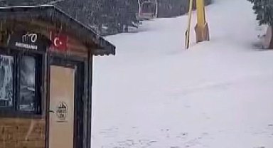 Uludağ'da mayıs ayında kar yağışı