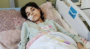 Ünzile, ameliyat sonrası protein emilim bozukluğu nedeniyle 18 yaşına 30 kiloyla giriyor