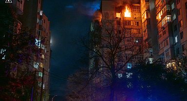 Zelenskiy: Rusya gece boyunca 140'ı 'Şahed' tipi olmak üzere 210 İHA ile saldırdı