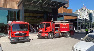 12 katlı otelin çatı katında çıkan yangında 10 kişi dumandan etkilendi