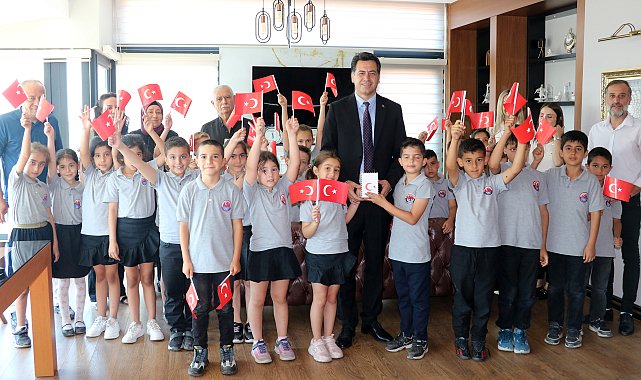 2'nci sınıf öğrencileri, harçlıklarını TSKGV'ye bağışladı