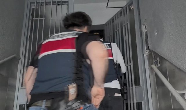 'HGS Borcunuz Bulunmaktadır' ve 'Kargonuz Var' mesajıyla dolandırıcılık: 17 şüpheli gözaltına alındı Operasyon görüntüsüyle