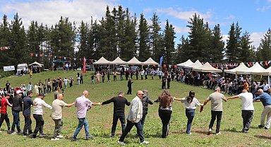 'Karnavas Dut Pekmezi Festivali renkli görüntülere sahne oldu