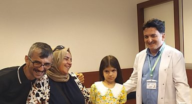 'Mucize' nakille hayata dönen 9 yaşındaki Nisanur, doğum gününü doktorları ile kutladı