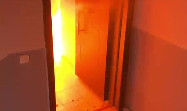 4 katlı binada yangın; mahsur kalan 2 kişi itfaiye ekipleri tarafından kurtarıldı