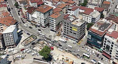 4 kişinin öldüğü çöken binanın çevresindeki yapıların yıkımına başlandı