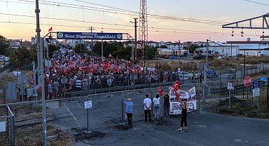 7 kişinin öldüğü kazadan 4 yıl 9 ay sonra hemzemin geçit kapatıldı; mahalleli eylem yaptı