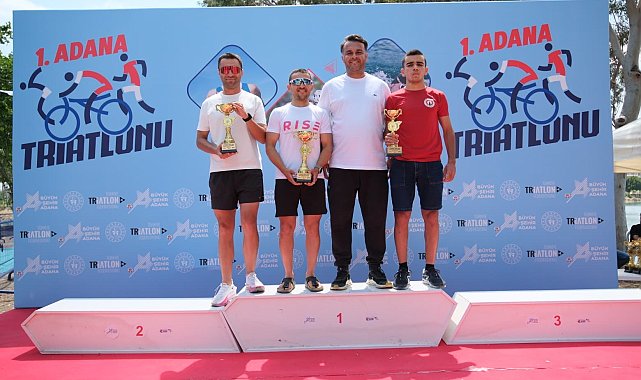 Adana'da ilk kez düzenlenen 'Aquatlon ve Triatlon' yarışmasında sporcular madalyalarını aldı