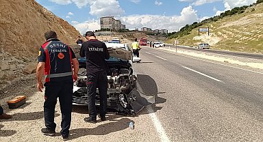 Adıyaman'da otomobiller çarpıştı; 3 yaralı