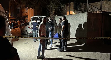 Alacak verecek kavgasında kendisini tabancayla yaralayan kardeşini bıçaklayarak öldürdü