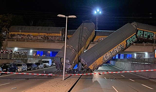 Almanya'da iki yük treni çarpıştı: 1 ölü