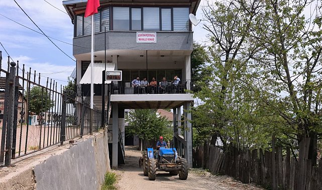 Altından yol geçen mahalle konağı farklı mimari yapısıyla ilgi görüyor