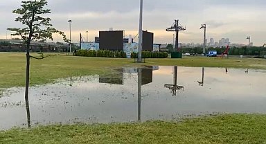 Ankara'da dolu ve sağanak hayatı olumsuz etkiledi