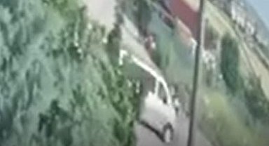 Ankara'da skuter ile giderken hafif ticari aracın çarptığı çocuk öldü, kaza anı kamerada