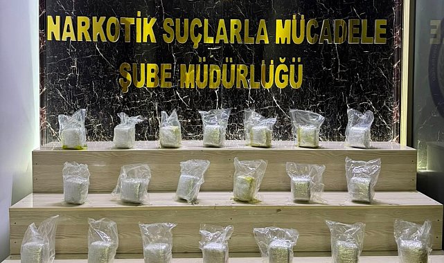 Aracın yakıt deposunda 15 kilo esrar ele geçirildi; 3 tutuklama